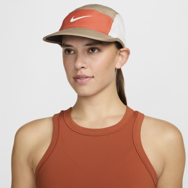 Ustruktureret Nike Dri-FIT Fly-Swoosh-kasket - brun