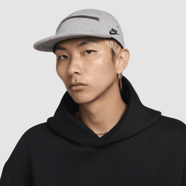 Ustruktureret Nike Fly Tech Fleece-kasket med flad skygge - grå